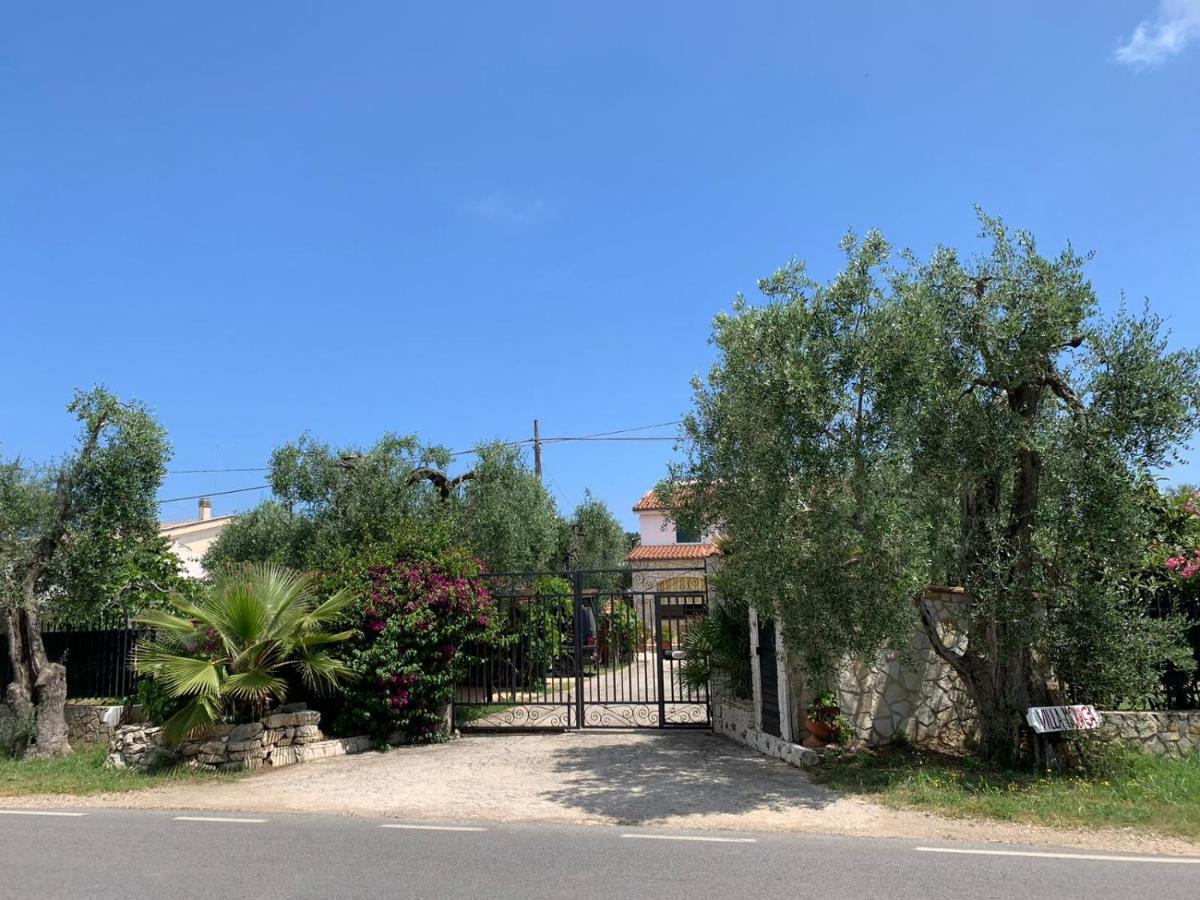 Villa Monica Appartamenti Vieste Buitenkant foto