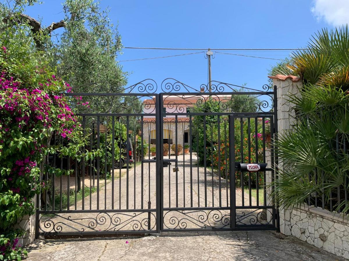 Villa Monica Appartamenti Vieste Buitenkant foto