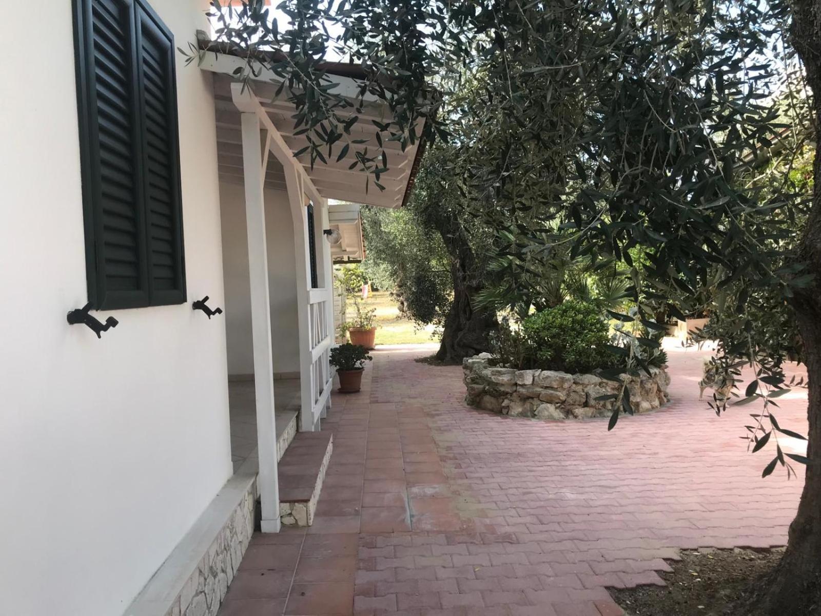 Villa Monica Appartamenti Vieste Buitenkant foto