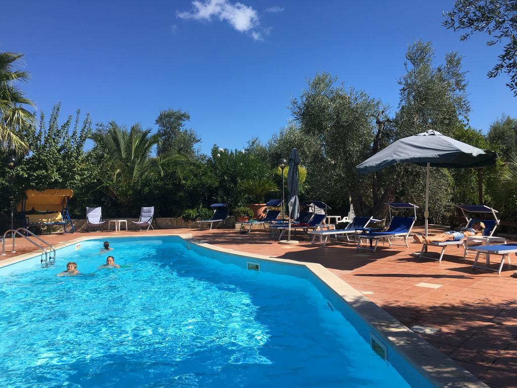 Villa Monica Appartamenti Vieste Buitenkant foto