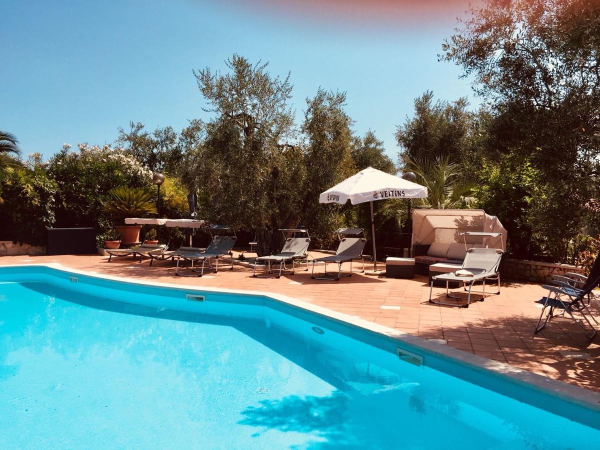 Villa Monica Appartamenti Vieste Buitenkant foto
