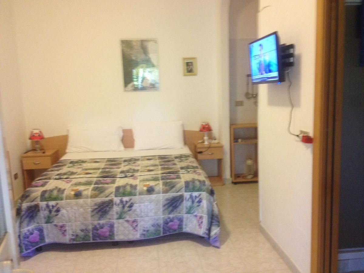 Villa Monica Appartamenti Vieste Buitenkant foto